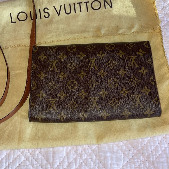 Louis Vuitton Bordeaux Clutch - Picture 3 of 7